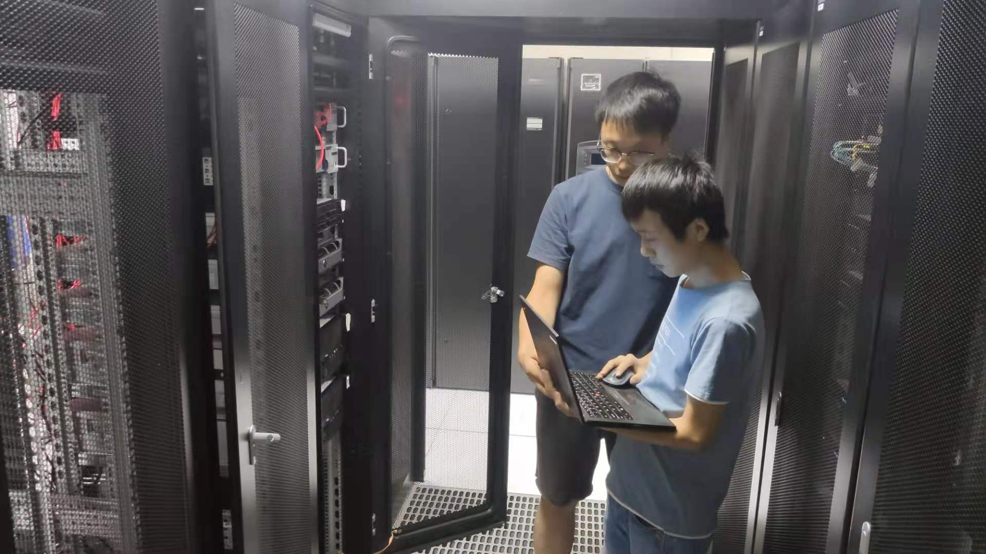 服务器年度成本与其他替代方案的比较