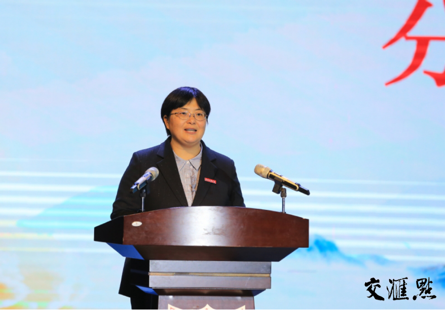 盐城师范学院党委常委、宣传部长冯永玲主持活动